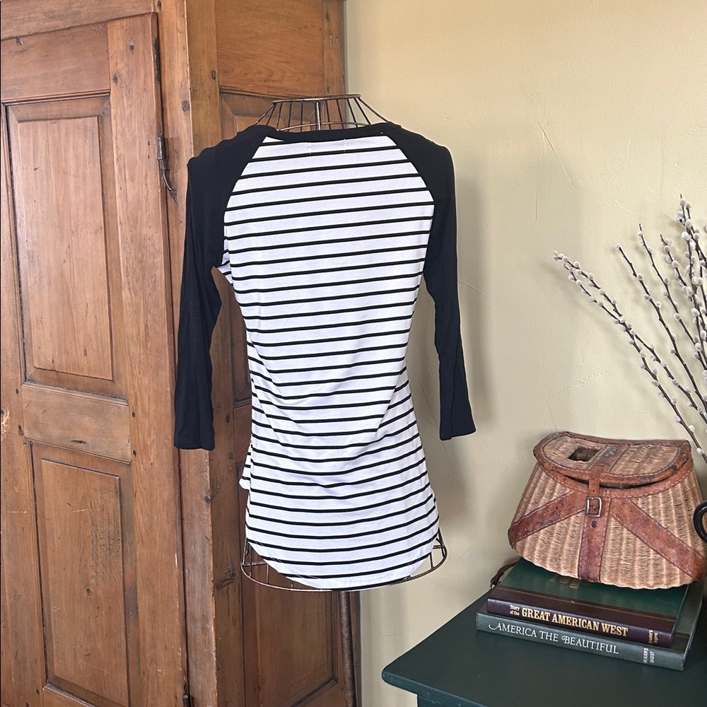 Striped Raglan Sleeve Top - Picture 2 of 5